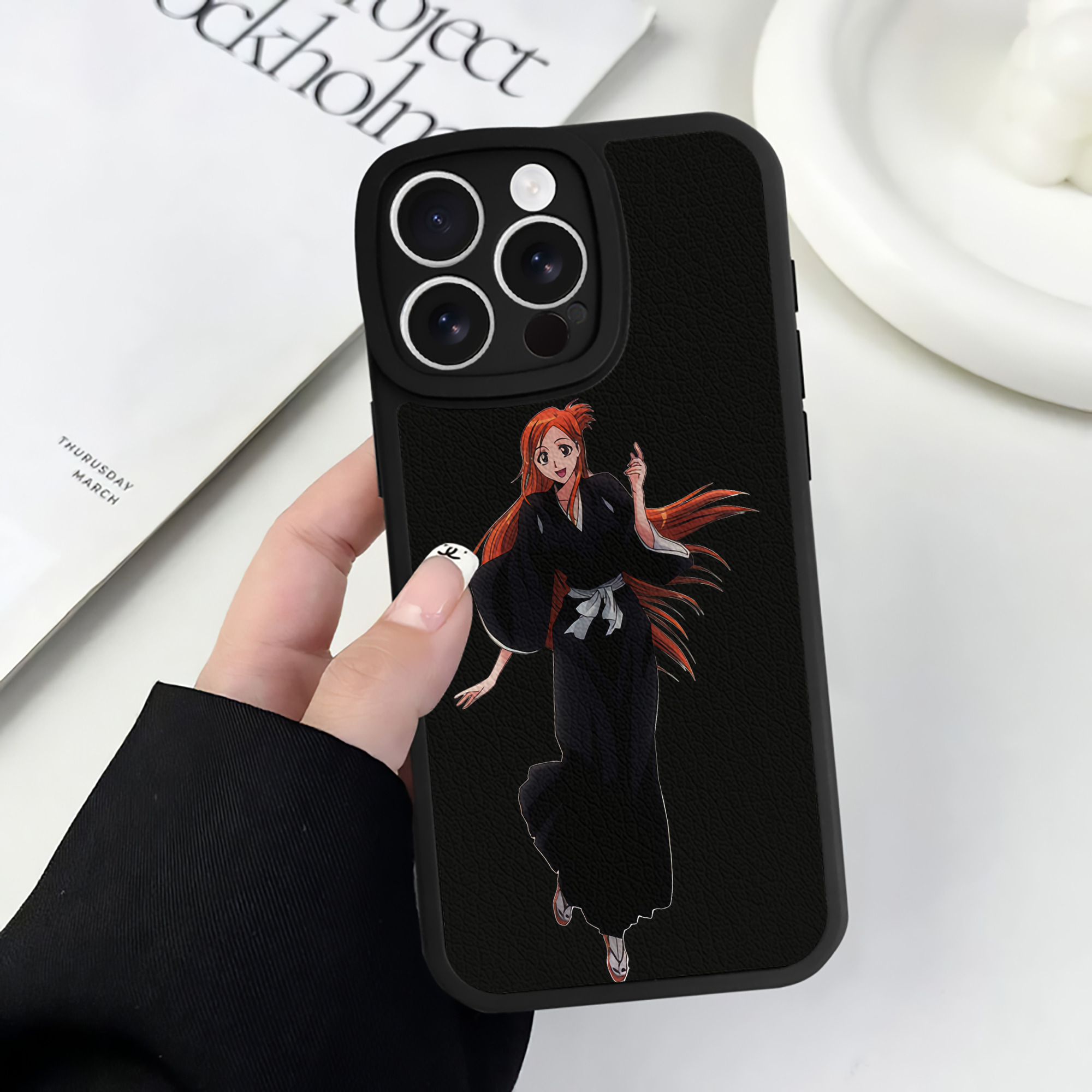（画像用） ブリーチ 井上織姫（いのうえおりひめ） BLEACH Inoue Orihime 【iPhone 16シリーズ対応】シリコンスマホケース（レザー調） 材質：シリコン